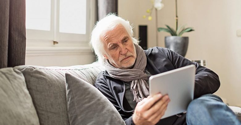 Yaşlı insanların teknolojiye uyumu