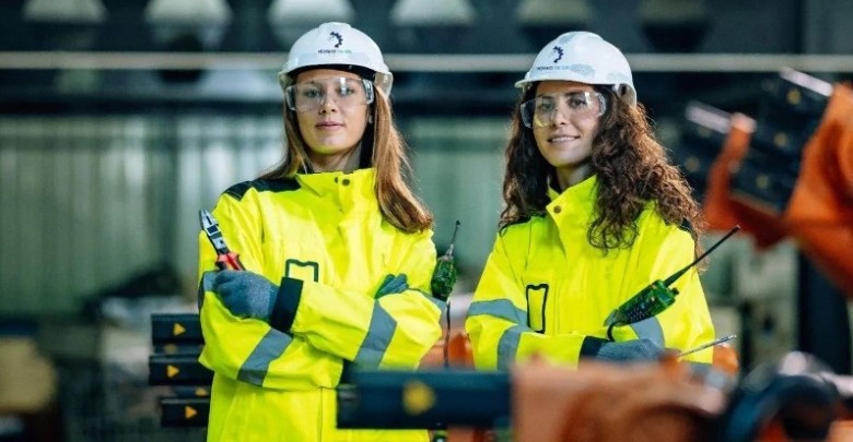 Mavi Yakada Dönüşüm: Kadın Oranı Artarken Eşitlik ve Refah Arayışı 13 mavi yaka kadin